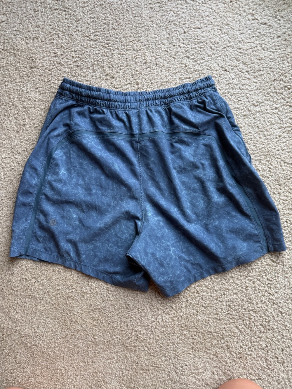 Men’s Lululemon Blue Pace Breaker Shorts Size Small - Picture 2 of 8